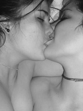 Girls Kissing